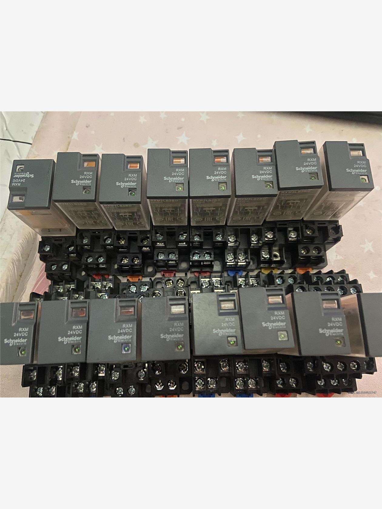 出售施耐德RXM24VDC。底座是RXZE1M2C   7A