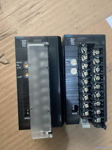 欧姆龙PLC CJ1W-DA041  两个 全新仅测试需要的议价商品