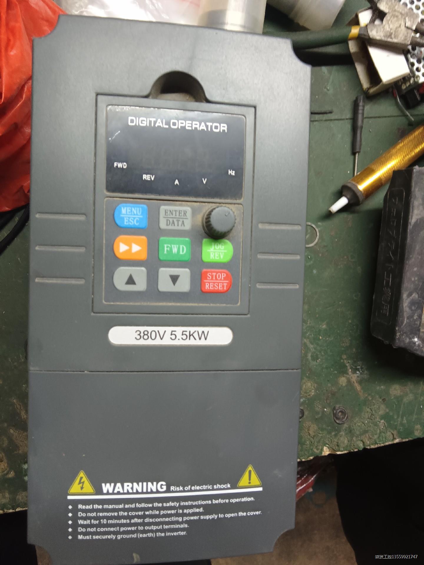 源信5.5KW变频器，380V的，型号PL1000D-4T0