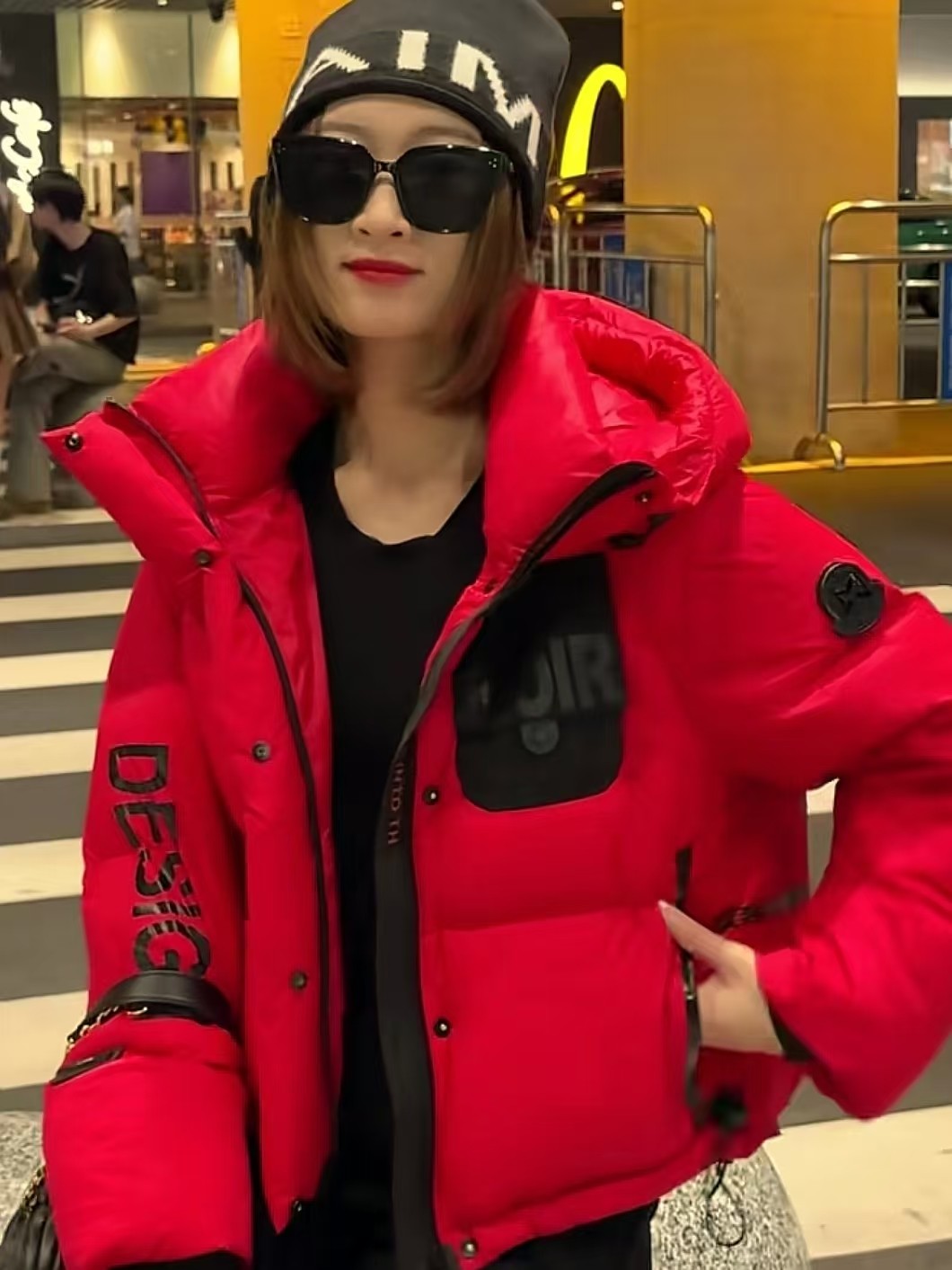 2025新款羽绒服女短款连帽加厚保暖白鸭绒外套时尚百搭温度羽绒衣