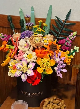 中国积木玫瑰花束抱抱桶花束永不凋零积木花桌面摆件女生生日礼物