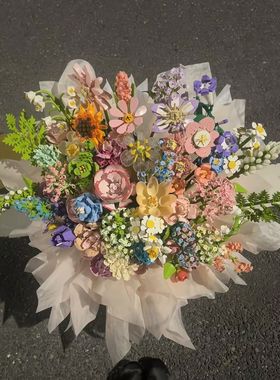 永生花束玫瑰情人节礼物成人版2025新款男生送女朋友积木花抱抱桶