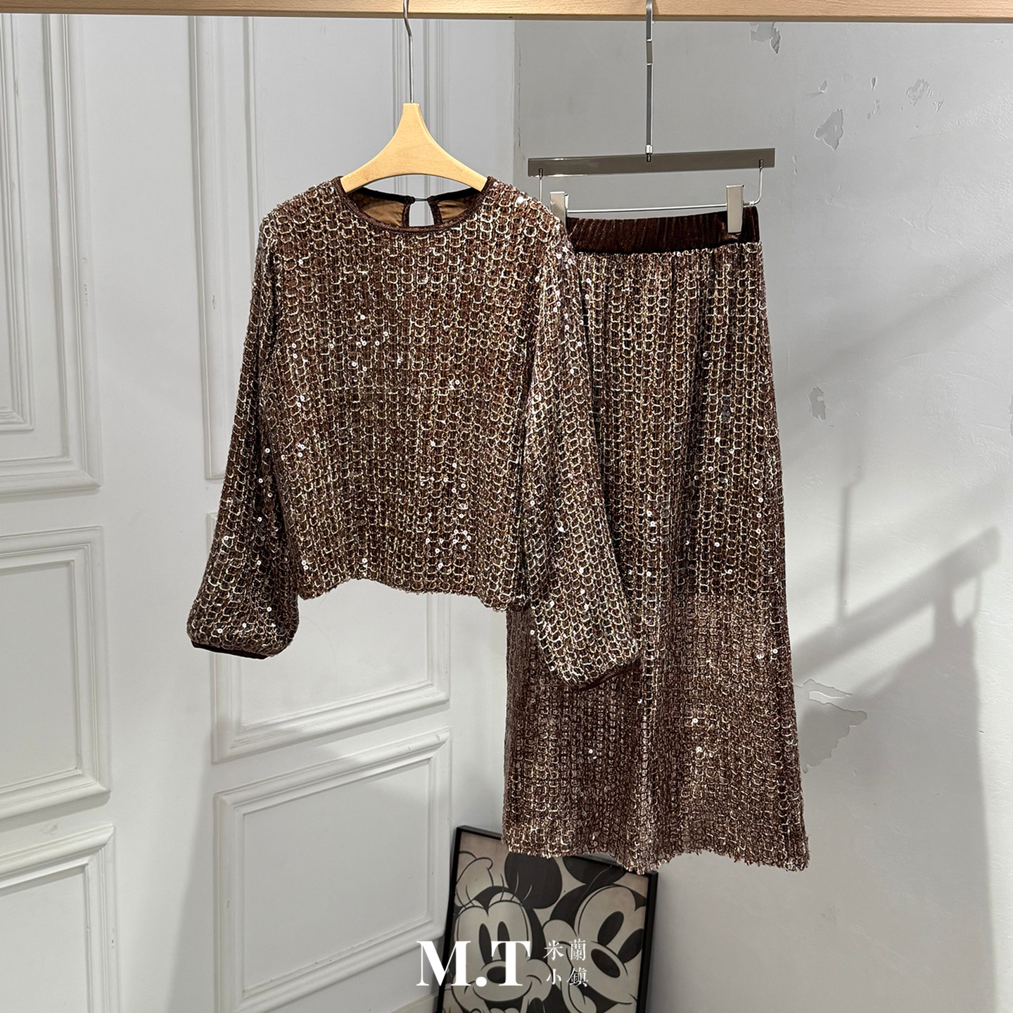 现货特价米兰小镇南油高版本时尚慵懒风闪闪亮片针织衫+半裙套装