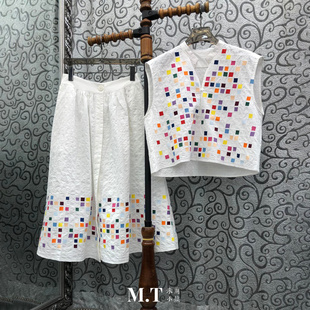 米兰小镇南油高版 上衣 中长半裙套装 C27 本彩色棋盘格刺绣V领无袖