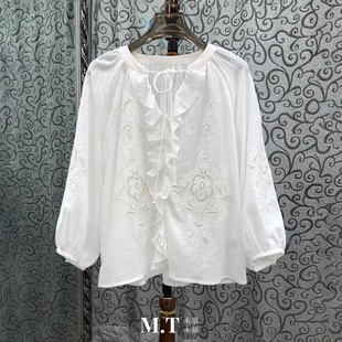 米兰小镇南油高版欧货小家碧玉V领荷叶系绳带雕孔刺绣套头上衣A25