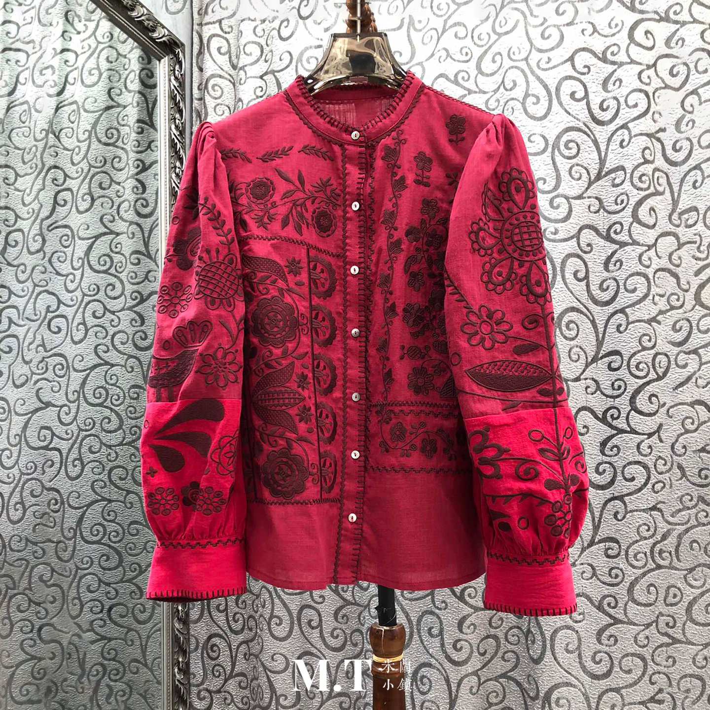 米兰小镇南油高版时尚名族风刺绣太阳花卉灯笼袖系扣无领衬衫L20