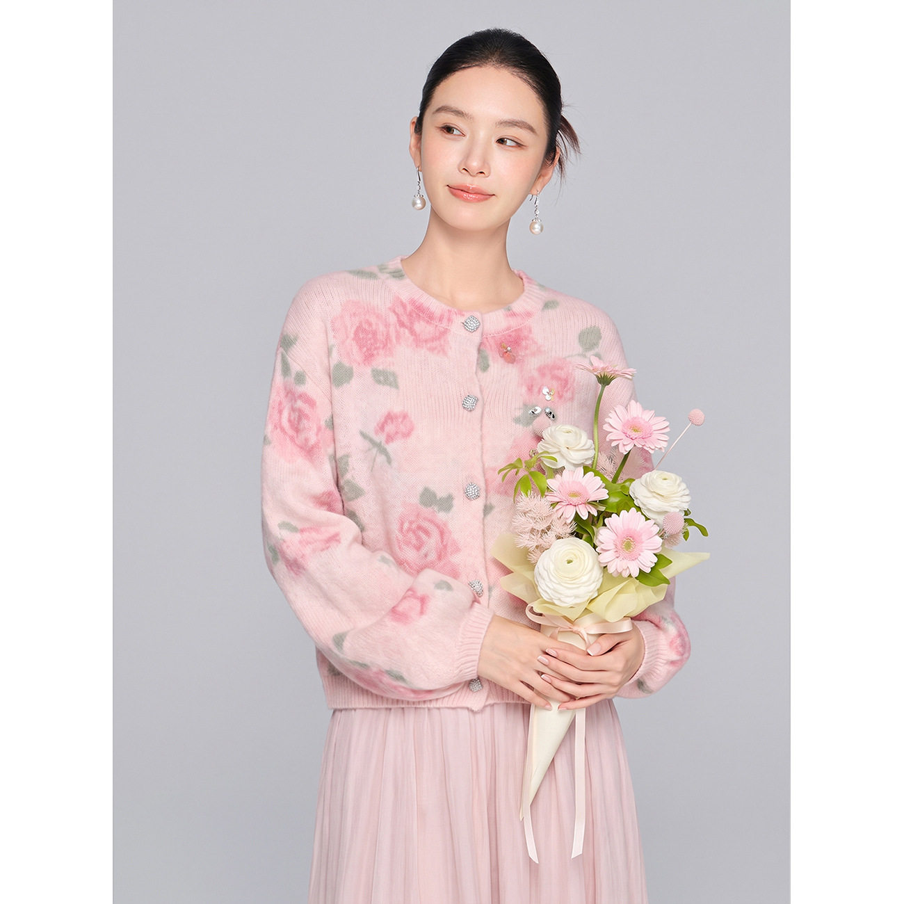 温柔晕染花卉毛衣女亮片圆领宽松软糯针织上衣秋季新款