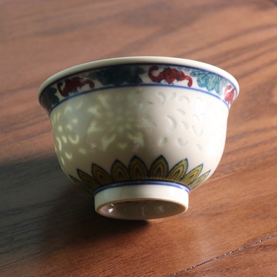 红旗瓷厂黄稀土釉下五彩花卉玲珑瓷压手杯景德镇古玩董陶瓷器收藏