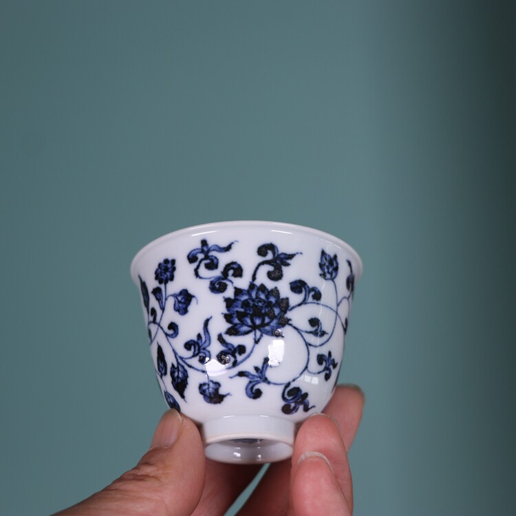 明青花手绘缠枝莲纹小茶杯景德镇古董古玩陶瓷器复古茶具收藏品