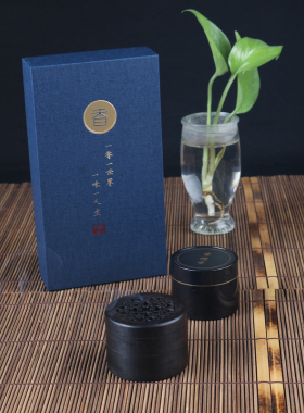 百乐圣黑檀圆罐三蝶随身香盒