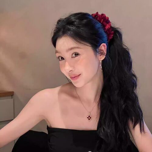 高版本！易梦玲同款红色花香蕉夹