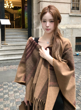伦敦雾雨深咖色格纹拼色披肩