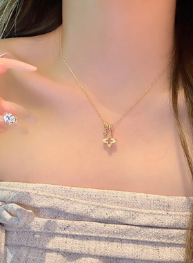 星芒闪耀精致金色四叶花项链
