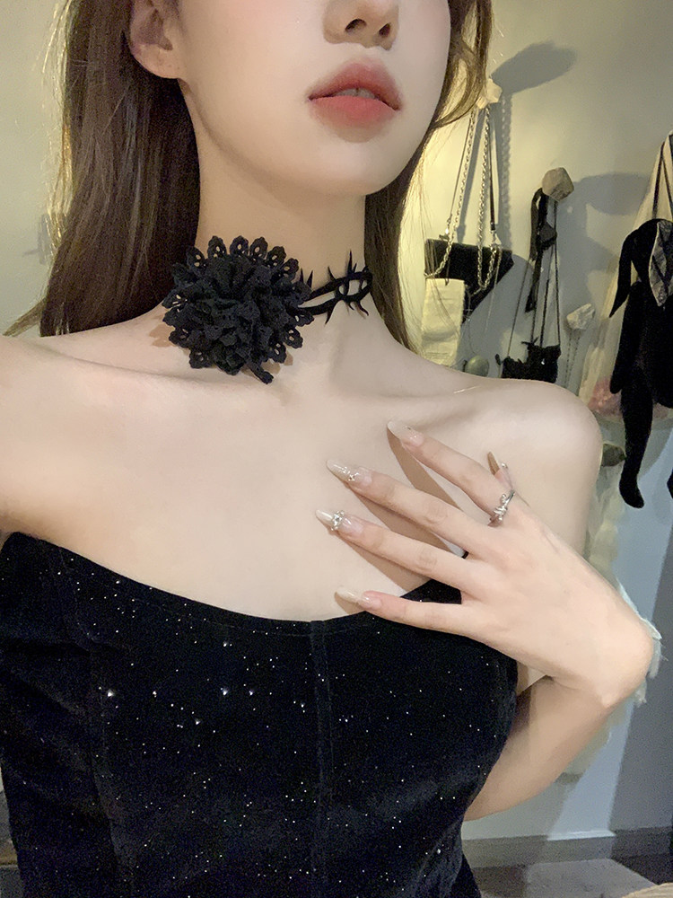 [복숭아차] 다크 나이트 레드 로즈 가시 초커 넥 목걸이 여성 할로윈 드레스 액세서리