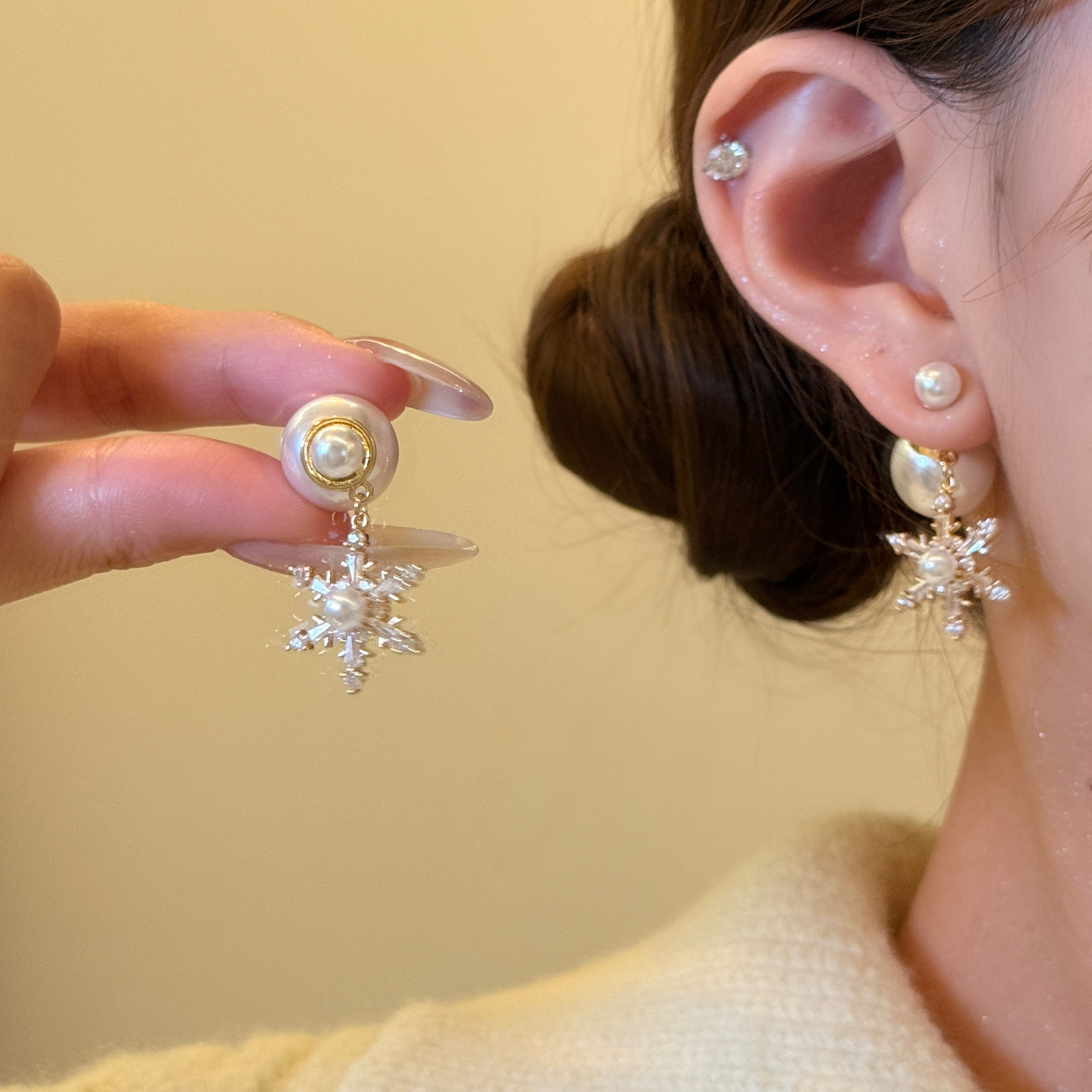 北欧初雪后挂式闪钻雪花珍珠耳环