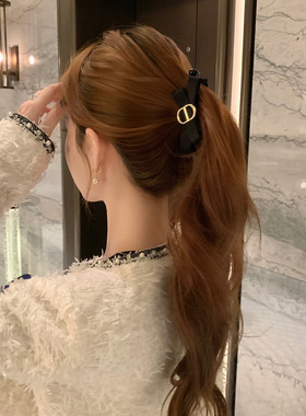 【蜜桃茶】赫曼日记 金标字母CD蝴蝶结香蕉夹轻奢马尾竖夹发抓夹