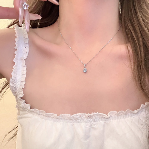人鱼泪精致小彩钻泪滴项链