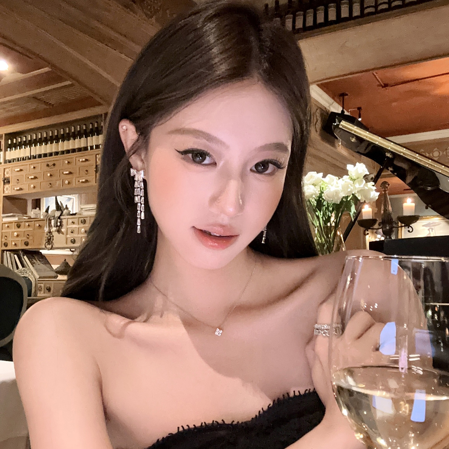 微醺晚宴方钻蝴蝶结流苏耳环图片