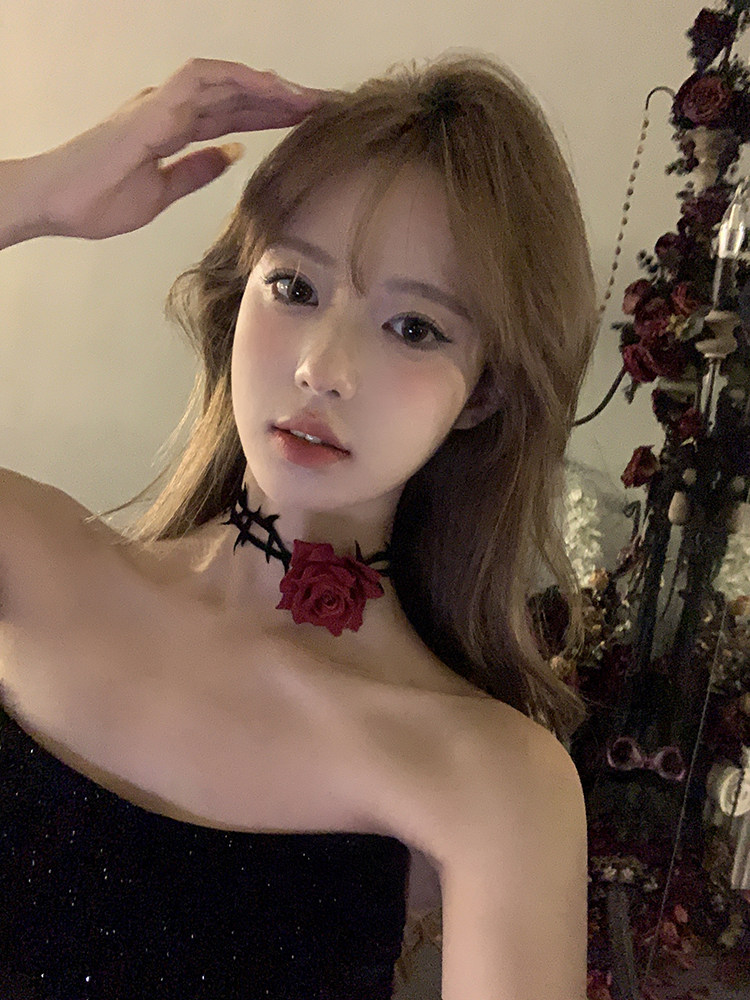 [복숭아차] 다크 나이트 레드 로즈 가시 초커 넥 목걸이 여성 할로윈 드레스 액세서리
