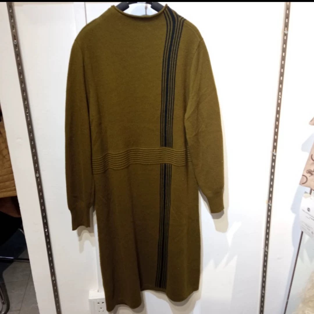 品牌专柜羊毛裙女中长款宽松军绿色打底裙套头圆领气质羊毛连衣裙