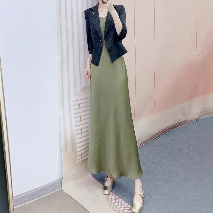 女士套装2025撤柜秋季缎面修身西装外套+吊带醋酸连衣裙两件套裙