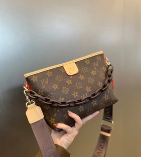 女包优草坊包包大容量宽肩带斜挎包2024新款秋季轻奢欧洲站小船包