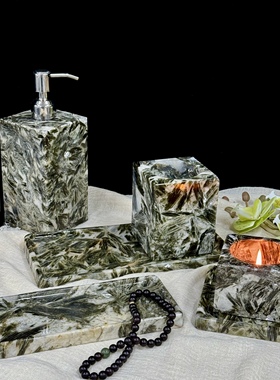 孔雀开屏高级感透光绿钻摆件