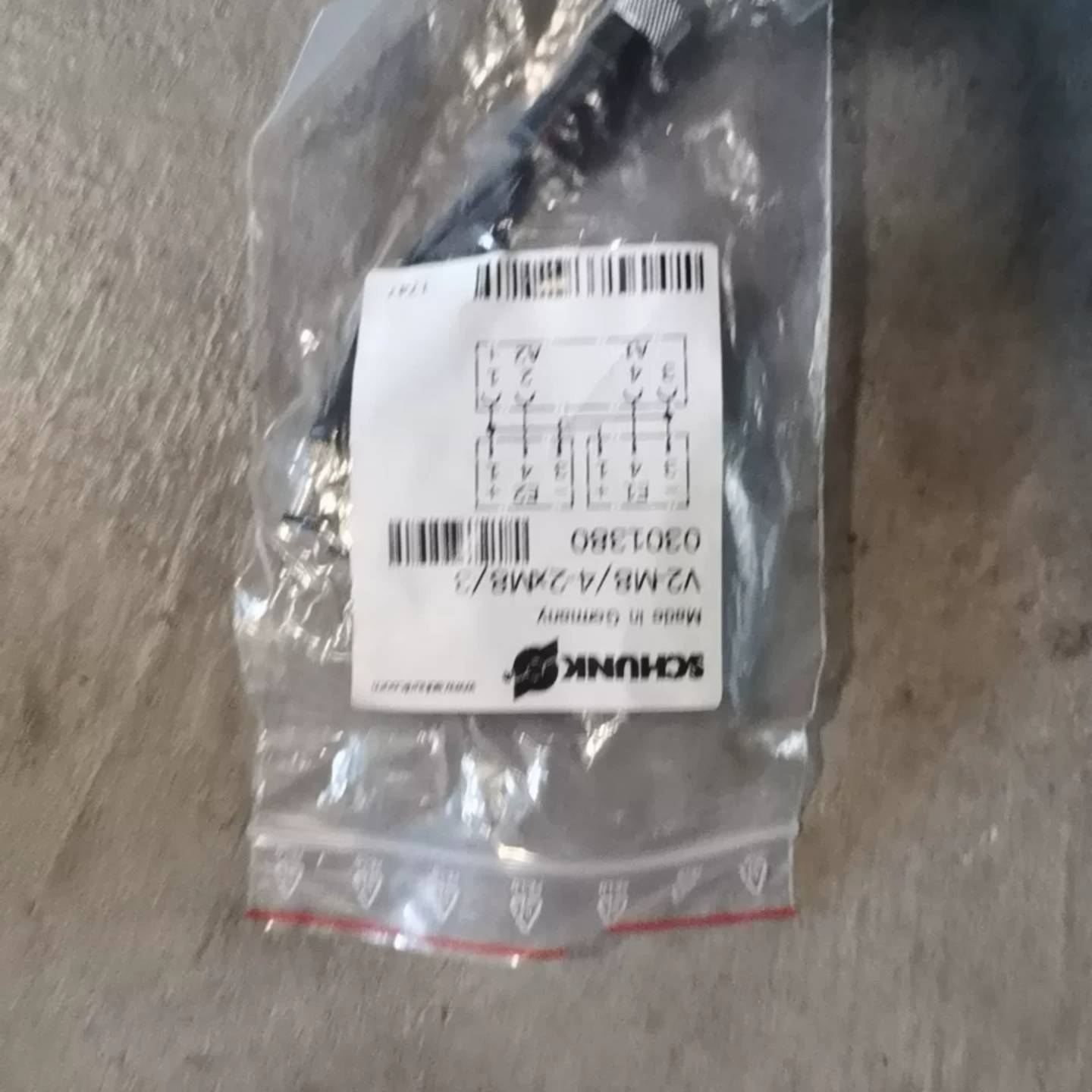 可维修V2-M8/4-2xM8/30301380，雄克正品议图片