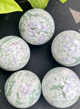 新品天然水晶方钠石球装饰品摆件原石打磨工艺品原厂促销