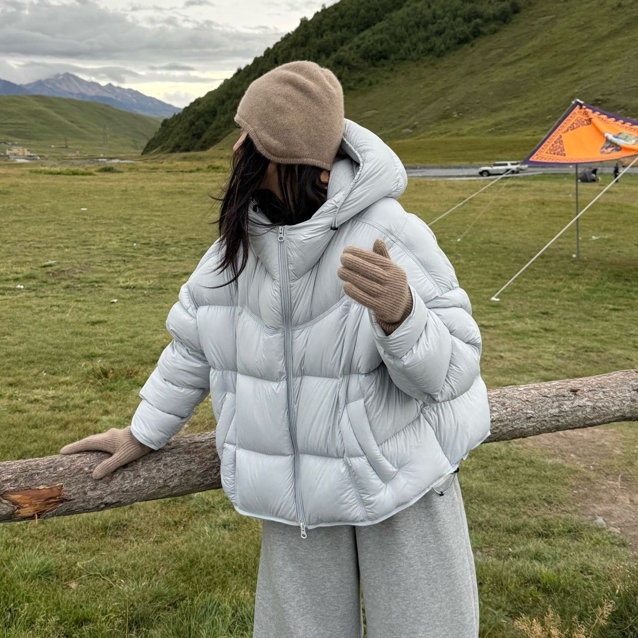 95白鸭绒泡芙连帽羽绒服女2025冬新款短款超轻超软面包服外套