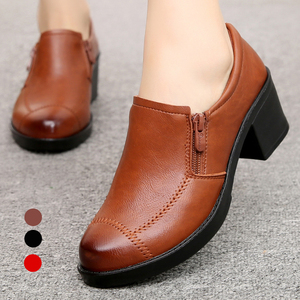 秋季新款妈妈鞋休闲软底单鞋高跟中老年人女士皮鞋粗跟女拉链皮鞋