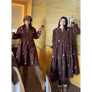 VOGANA戛纳家大码女装智媛欧尼气质刺绣灯芯绒荷叶边连衣裙长短款