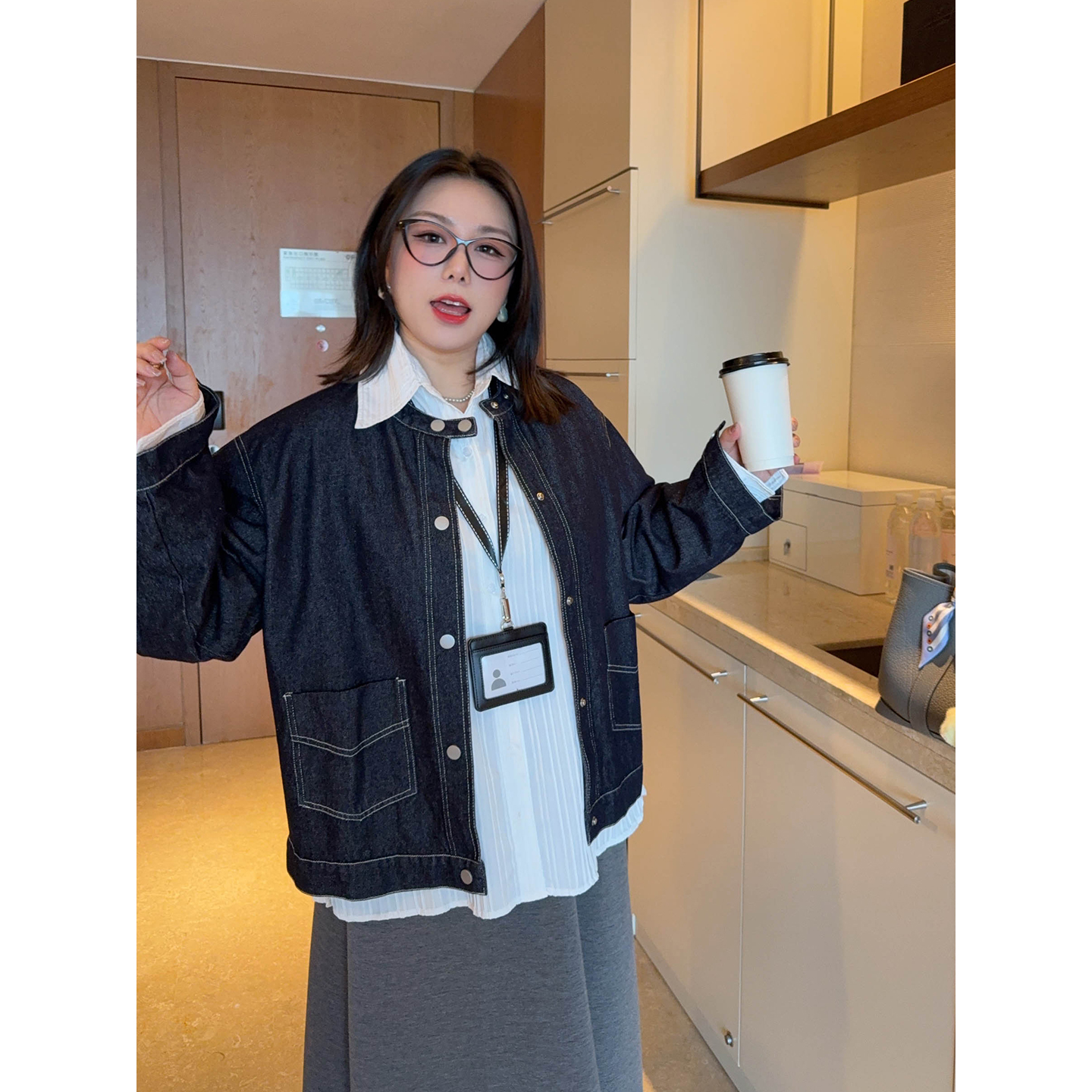 VOGANA戛纳家大码女装港风复古丹宁重工水洗时髦压线宽松牛仔外套