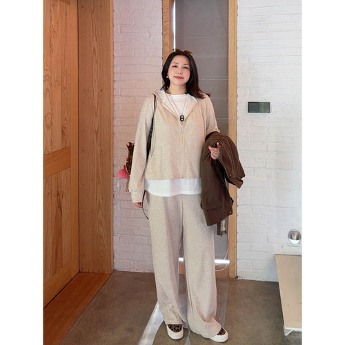 VOGANA戛纳家大码女装松弛感纸片人套装宽松显瘦假两件开衫直筒裤