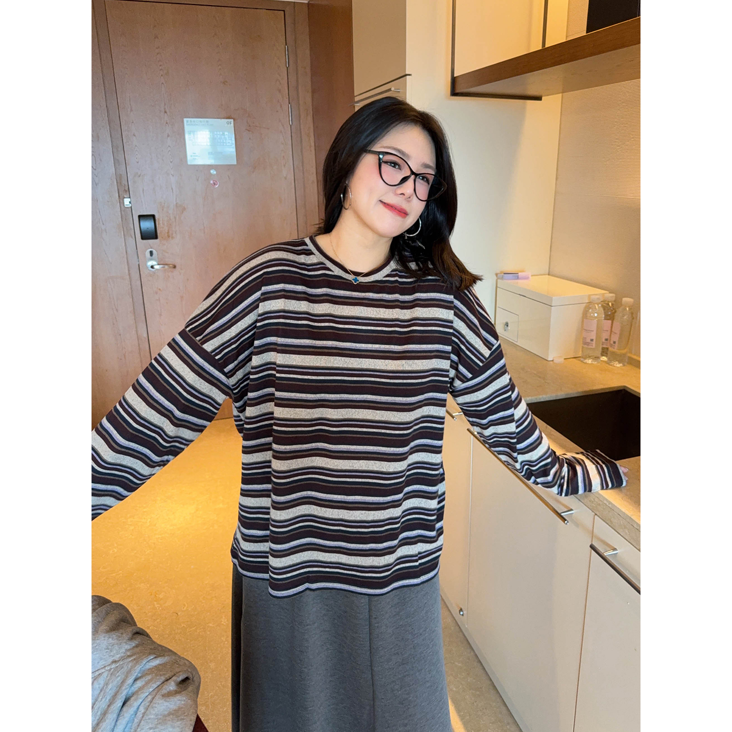 VOGANA戛纳家大码女装慵懒博主复古麻棕条纹宽松显瘦慵懒长袖t恤