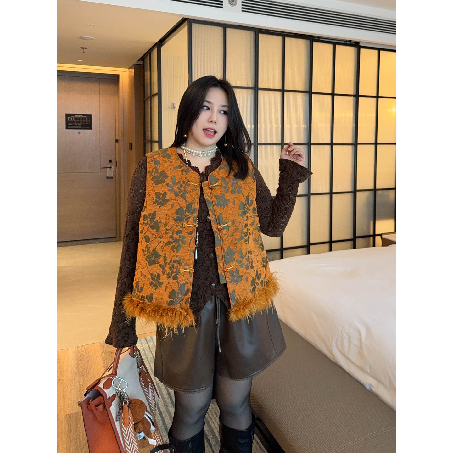 VOGANA戛纳家大码女装富养千金国风新贵真鸵鸟毛新中式温暖棉马甲