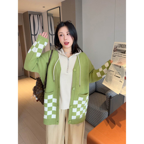 VOGANA戛纳家大码女装韩系休闲格子拼接保暖北极熊绒加厚毛衣外套