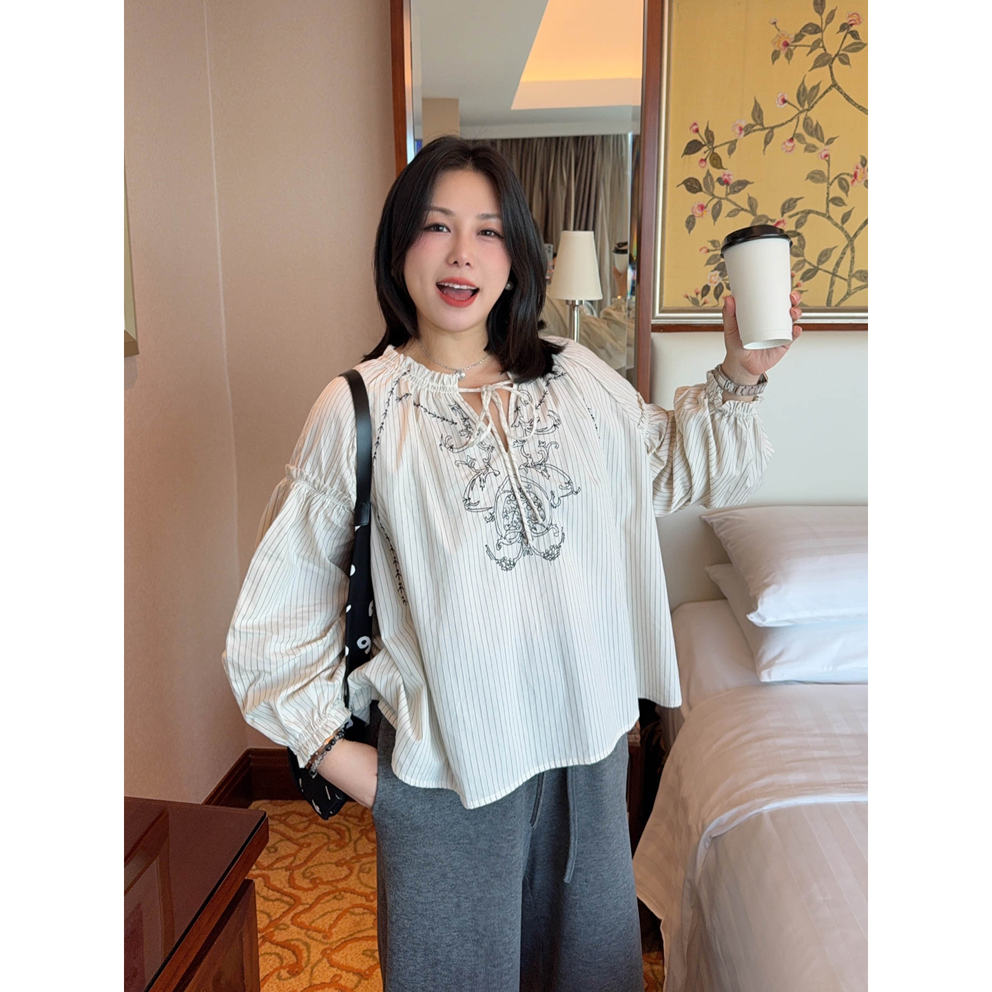 VOGANA戛纳家大码女装法式老钱复古刺绣花宫廷灯笼袖上衣显瘦衬衫
