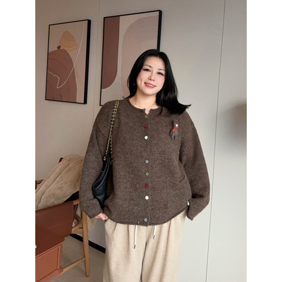 VOGANA戛纳家大码女装韩女减龄宽松显瘦可拆卸胸针针织毛衣开衫冬