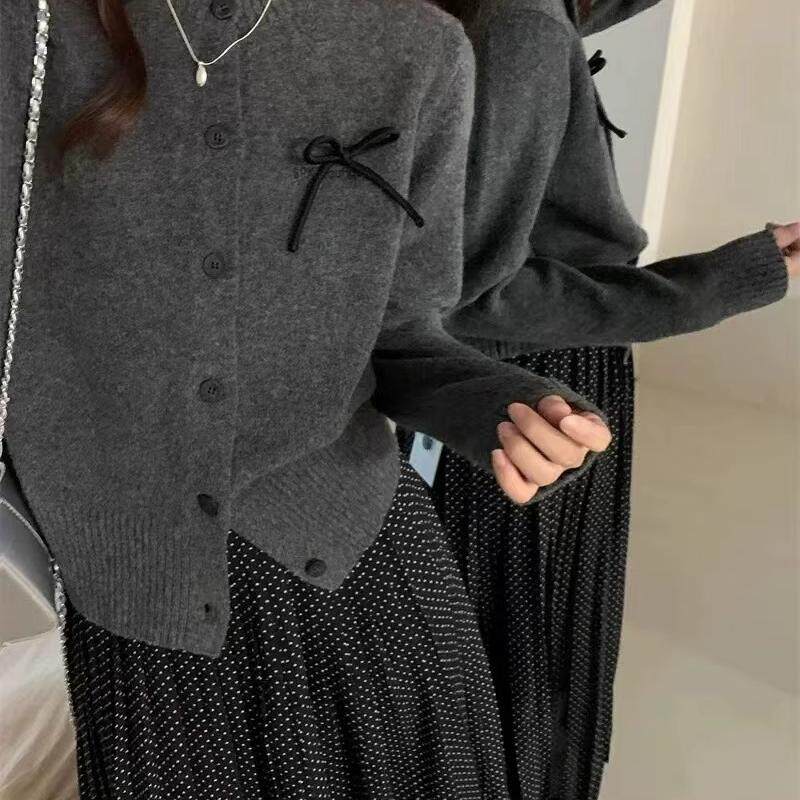 秋冬复古高级感灰色圆领针织开衫女显瘦短款收腰慵懒毛衣外套上衣
