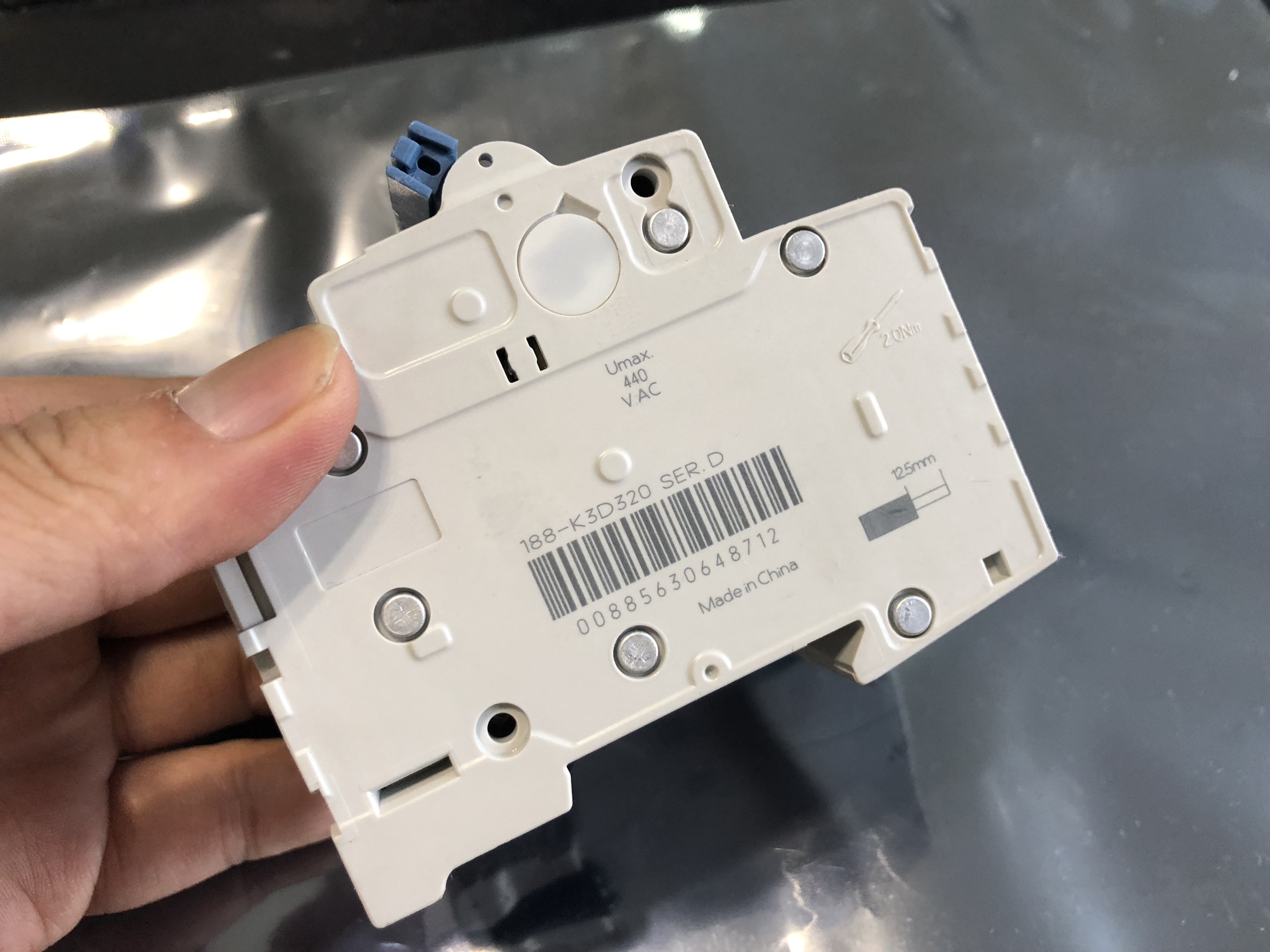 AB断路器188-K D32 3P ；  188-K3D320 全新库存就1个包邮顺丰