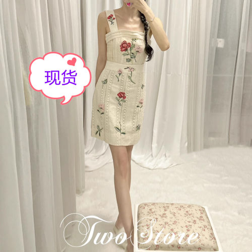 刺绣里昂蕾丝吊带连衣裙