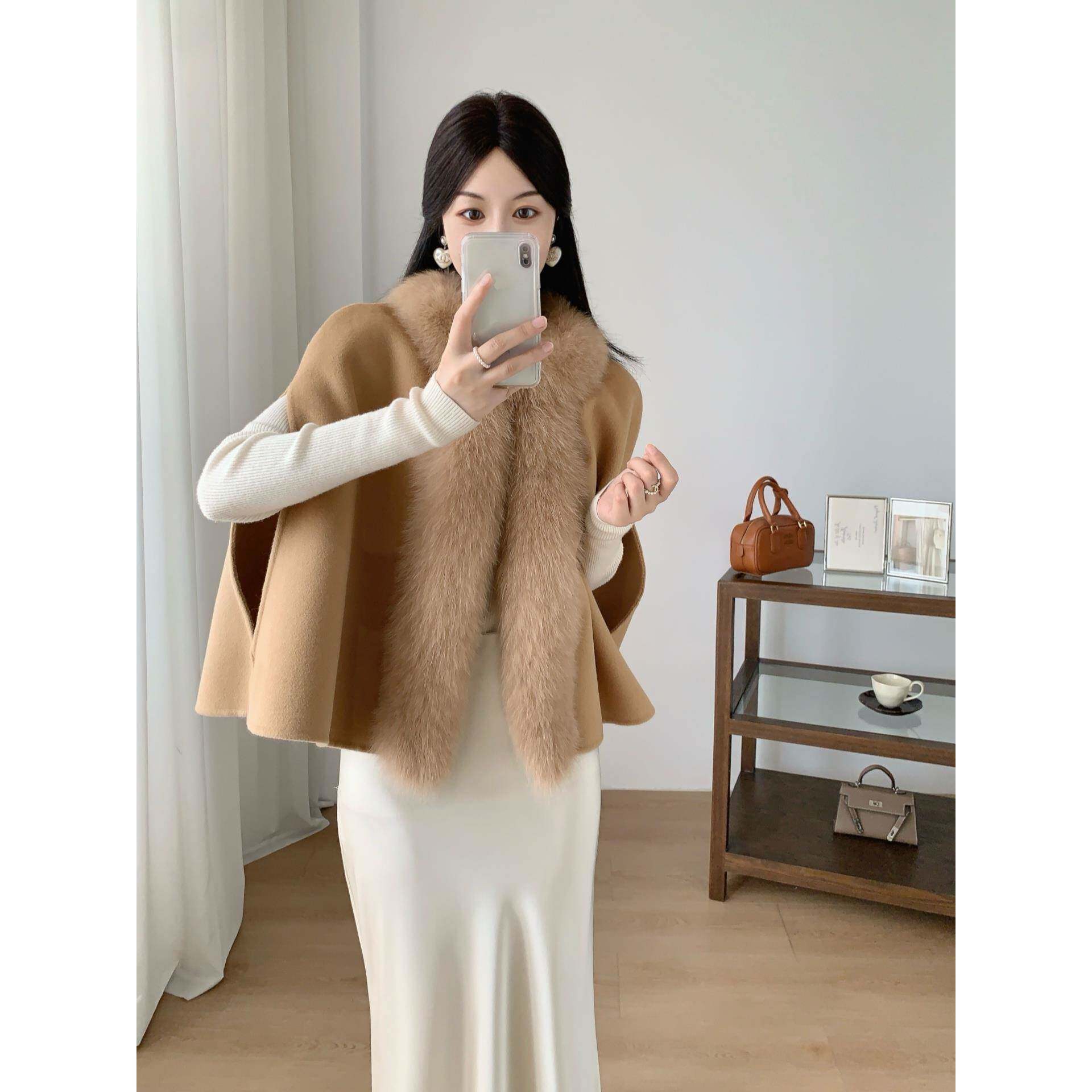 2025秋冬新巴尔塞双面羊绒大衣短款无袖羊毛呢子狐狸毛斗篷外套女