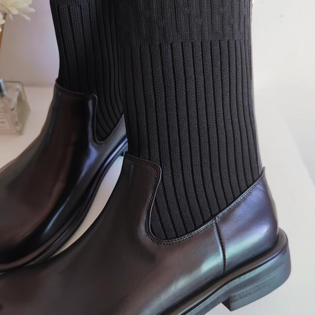 BRITISH STYLE BOOTS 2024 SPRING NEW TOP LAYER COWHIDE FLAT LEATHER MID-BARREL WOMENS SHOES LOW HEEL KNITTED ELASTIC SOCK BOOTS