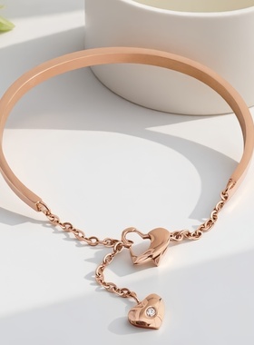 简约吊爱心手链钛钢电镀18K彩金