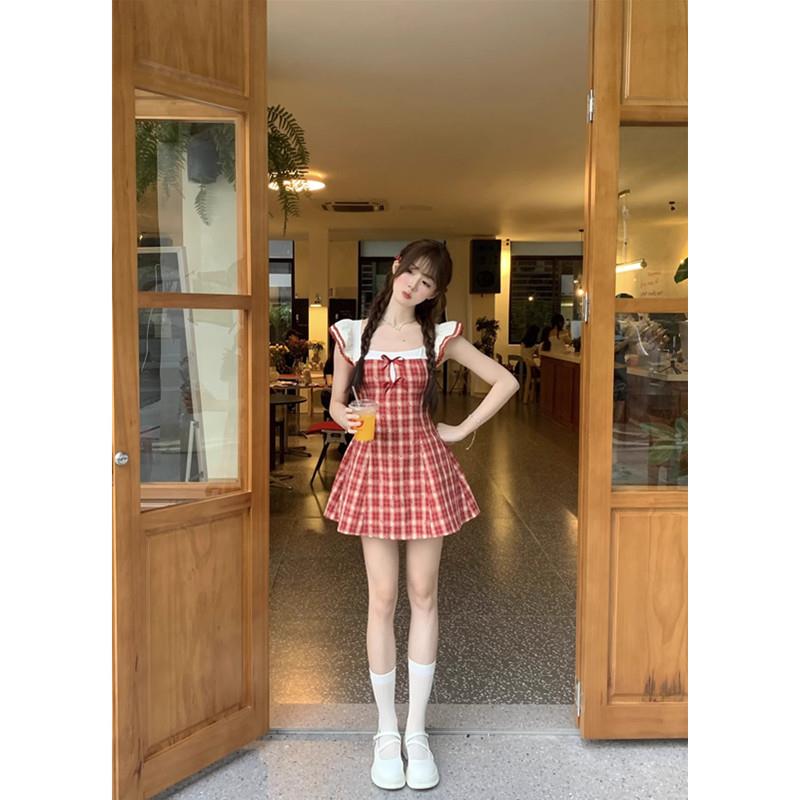 甜美风红色格纹小飞袖连衣裙子女夏季小个子收腰在逃公主蓬蓬短裙