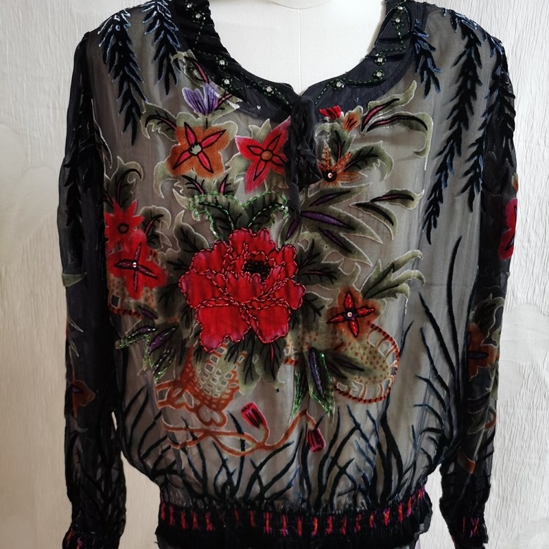 2026真丝绒长袖圆领烂花绡大花黑色大花系带圆领中老年妈妈装