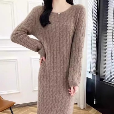 H版型羊毛麻花圆领连衣裙