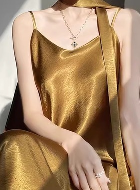 优雅气质感吊带裙女光泽缎面显瘦裙子春夏新款连衣裙高腰修身长裙