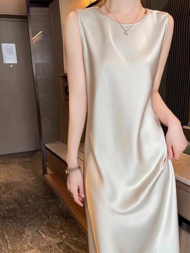 高级感圆领真丝吊带连衣裙